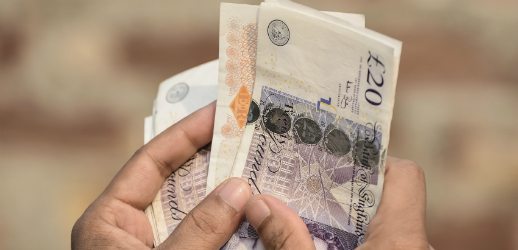 Kräver tillbaka pengar från engelska apotek