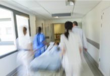 Barn avled på sjukhus av infektion efter skalltrauma