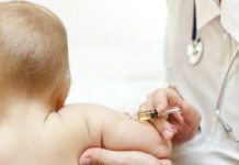 Lagförslag ska öka vaccinationstäckning Barn får vaccin i armen.