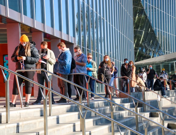 ”Vaccinationstakten är fortsatt hög i Sverige”