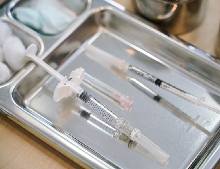 Mycket låg risk för dödlig biverkning av covidvaccin