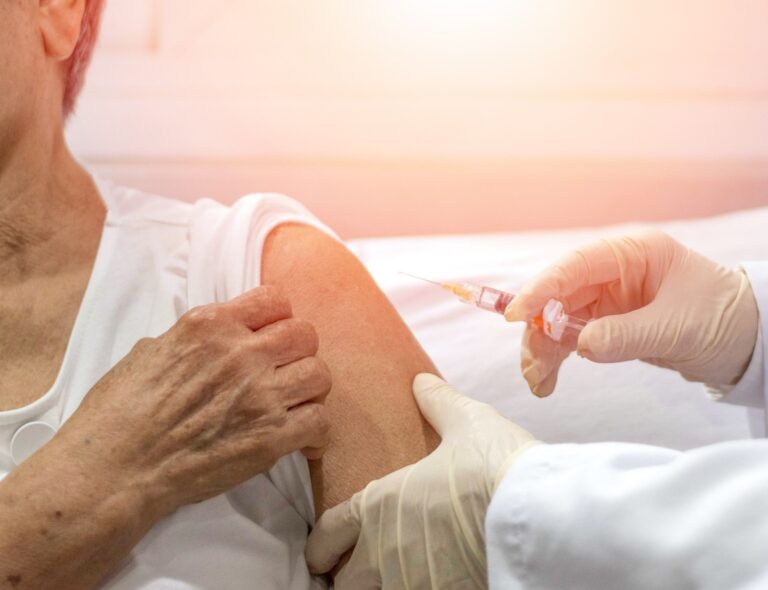 Friska äldre har mindre nytta av covidvaccination