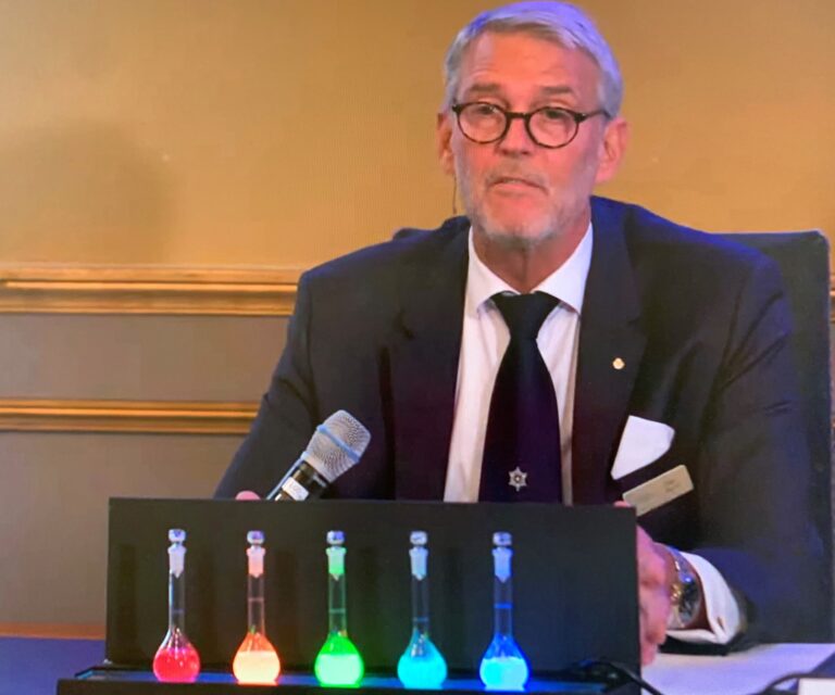 Kemipristagaren blev ”chockad och hedrad”