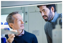 Letar bot mot dödliga barncancern ponsgliom Professor Klas Blomgren som leder den nya studien om den dödliga hjärntumören ponsgliom tillsammans med doktoranden Alejandro Lastra Romero. Foto: Jonas Bilberg