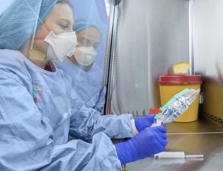 Ny e-kurs lär chefer om riskabla cancerläkemedel