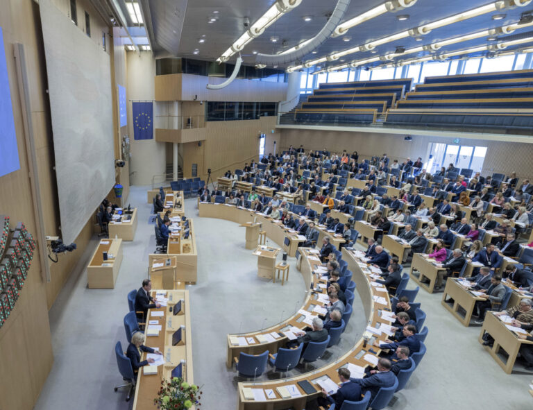 Riksdagen debatterar om högkostnadsskyddet