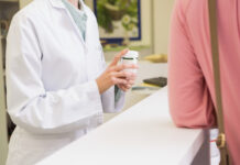 Läkaresällskapet kritiskt mot farmaceutsortiment Kundmöte på apotek